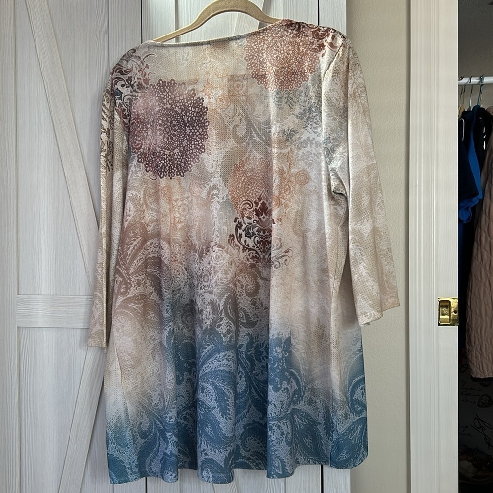 Chico's Zenergy Tan/Blue 3/4 Sleeve T Size 4 - Picture 3 of 5